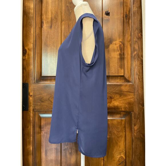 DR2 Blue Crepe Short Sleeve Pleated Blouse Size Medium - Picture 4 of 6